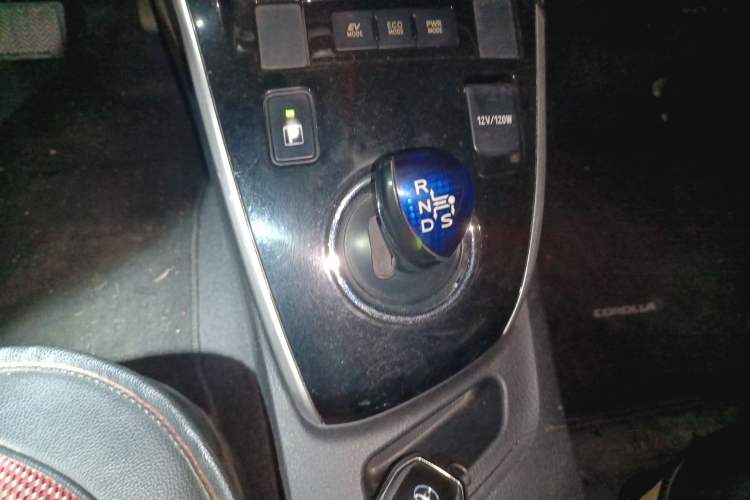Used Toyota Corolla 2017 Revised Dual-Engine 1.8L E-CVT Leading Edition Gear Lever