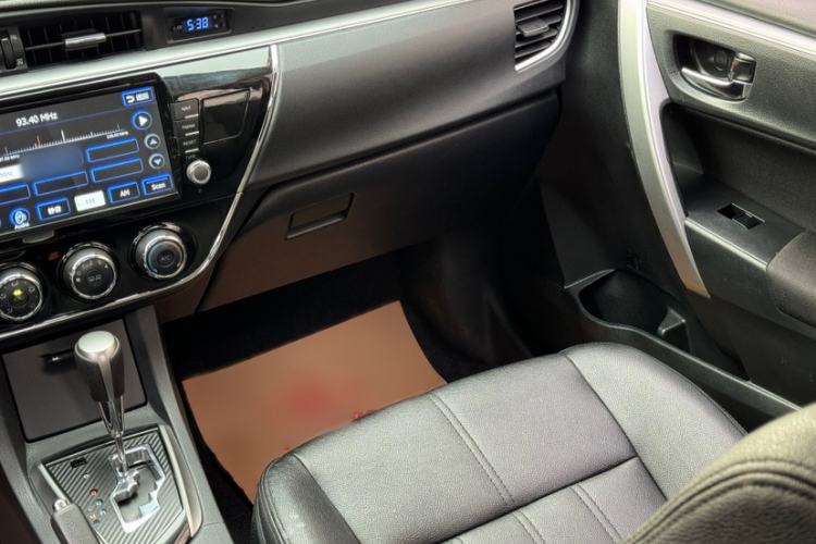 Used Toyota Corolla 2017 1.2T CVT GL Interior 2