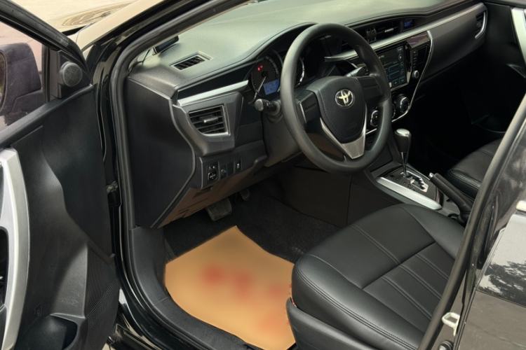 Used Toyota Corolla 2017 1.2T CVT GL Interior 5