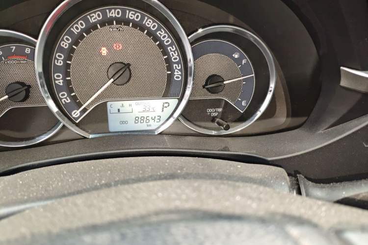 Used Toyota Corolla 2017 1.6L CVT GL Odometer Close Up