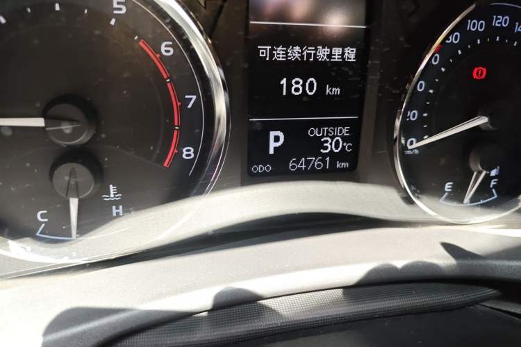 Used Toyota Corolla 2017 Revised Version 1.2T S-CVT GL-i Odometer Close Up