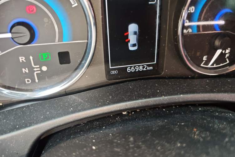 Used Toyota Corolla 2017 Revised Dual-Engine 1.8L E-CVT Elite Edition Odometer Close Up