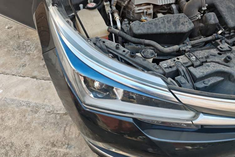 Used Toyota Corolla 2017 Revised Dual-Engine 1.8L E-CVT Elite Edition Right Front Headlight