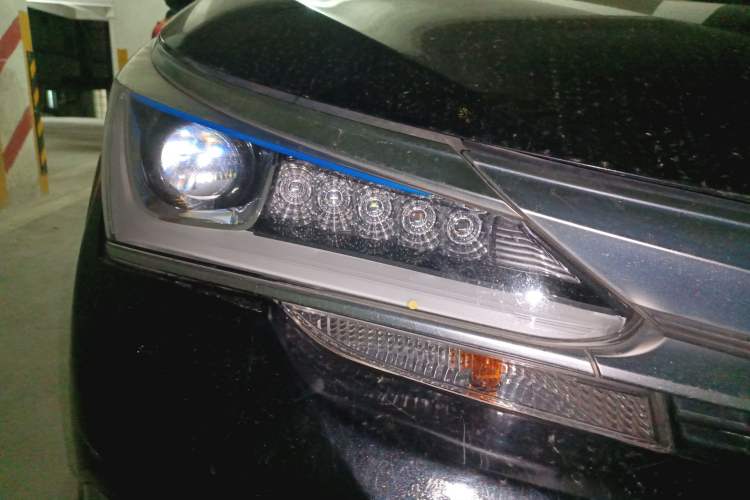 Used Toyota Corolla 2017 Revised Dual-Engine 1.8L E-CVT Leading Edition Right Front Headlight