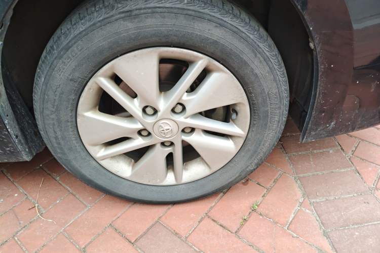 Used Toyota Corolla 2017 1.6L CVT GL Right Front Wheel Hub