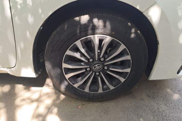 Used Toyota Corolla 2017 Revised Version 1.2T S-CVT GL-i Right Front Wheel Hub