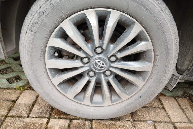 Used Toyota Corolla 2017 1.2T CVT GL Right Front Wheel Hub
