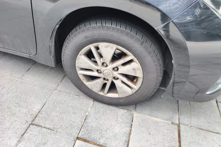 Used Toyota Corolla 2017 1.6L CVT GL Right Front Wheel Hub