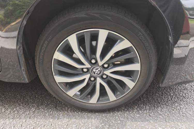 Used Toyota Corolla 2017 Revised Dual-Engine 1.8L E-CVT Elite Edition Right Front Wheel Hub