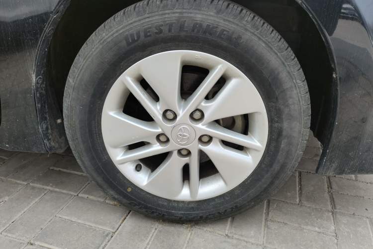 Used Toyota Corolla 2017 1.2T CVT GL-i Right Front Wheel Hub