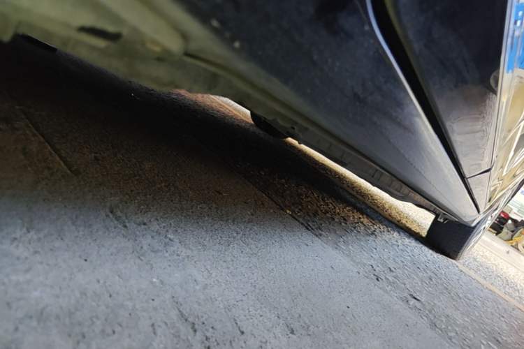 Used Toyota Corolla 2017 Revised Dual-Engine 1.8L E-CVT Elite Edition Right Side Sill
