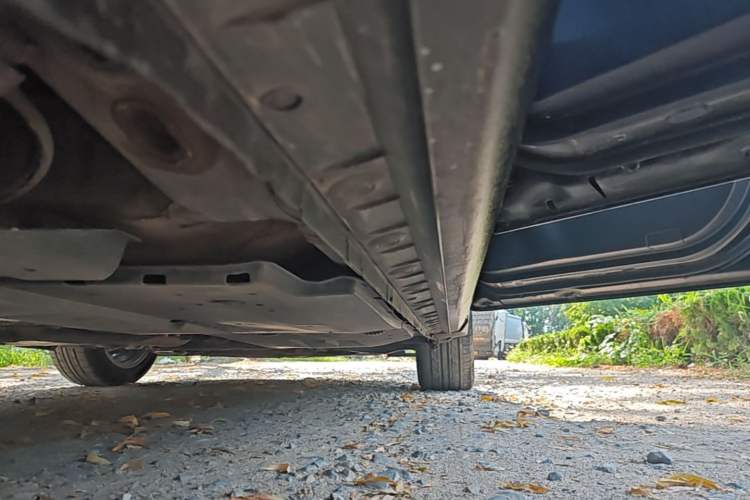 Used Toyota Corolla 2017 Revised Dual-Engine 1.8L E-CVT Elite Edition Right Side Sill