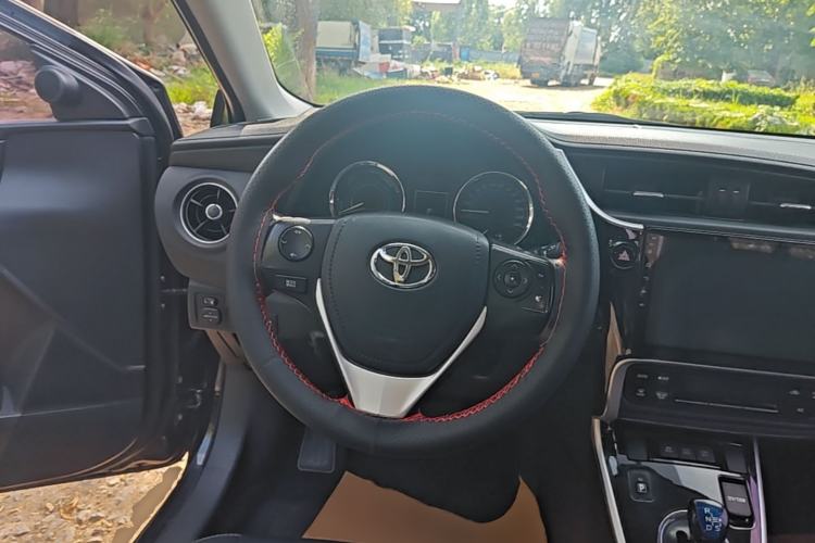 Used Toyota Corolla 2017 Revised Dual-Engine 1.8L E-CVT Elite Edition Steering Wheel