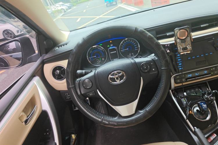 Used Toyota Corolla 2017 Revised Dual-Engine 1.8L E-CVT Elite Edition Steering Wheel