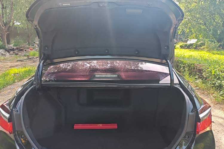Used Toyota Corolla 2017 Revised Dual-Engine 1.8L E-CVT Elite Edition Trunk