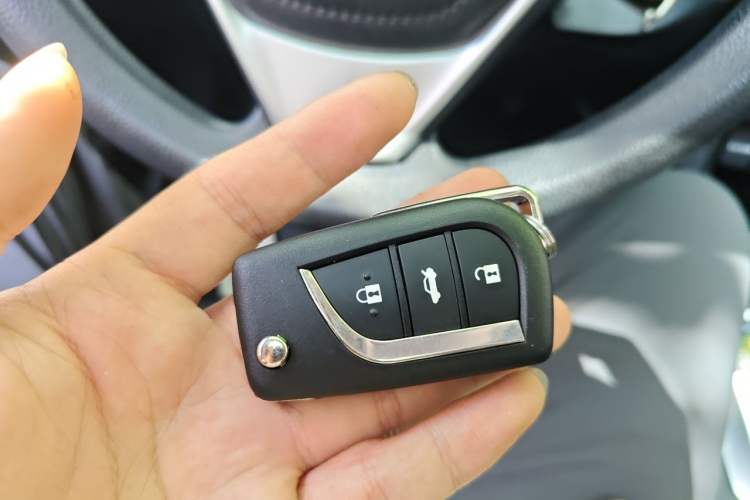 Used Toyota Corolla 2017 Revised Version 1.2T S-CVT GL-i Vehicle Key