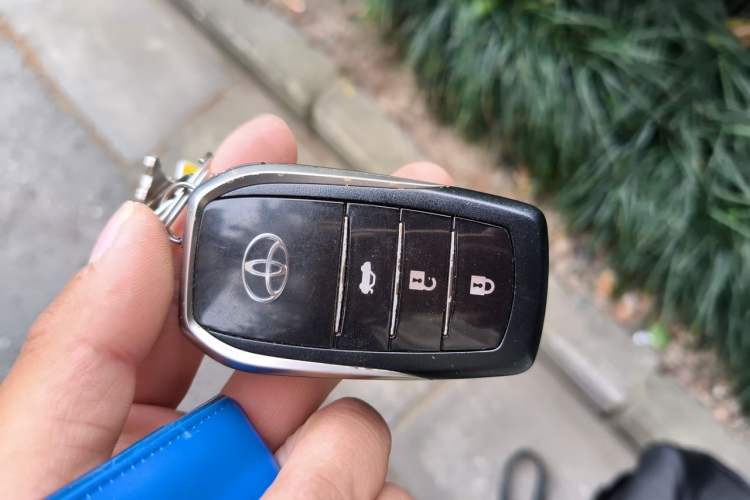 Used Toyota Corolla 2017 Revised 1.8L S-CVT GLX-i Vehicle Key