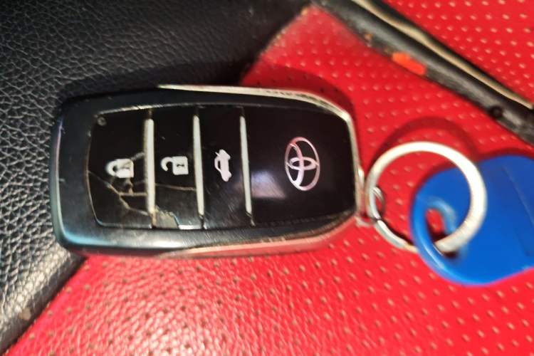 Used Toyota Corolla 2017 Revised Dual-Engine 1.8L E-CVT Elite Edition Vehicle Key