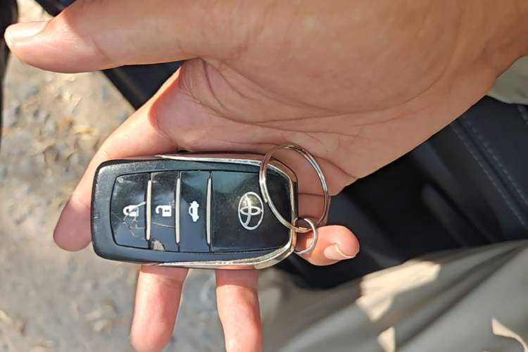 Used Toyota Corolla 2017 Revised Dual-Engine 1.8L E-CVT Elite Edition Vehicle Key