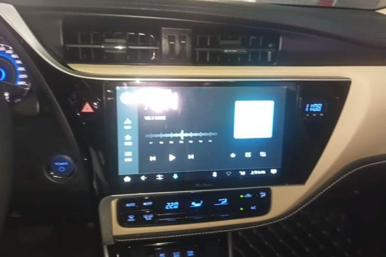 Used Toyota Corolla 2017 Revised Dual-Engine 1.8L E-CVT Elite Edition Audio And AC Panel