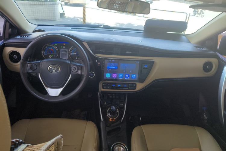 Used Toyota Corolla 2017 Revised Dual-Engine 1.8L E-CVT Leading Edition Center Console