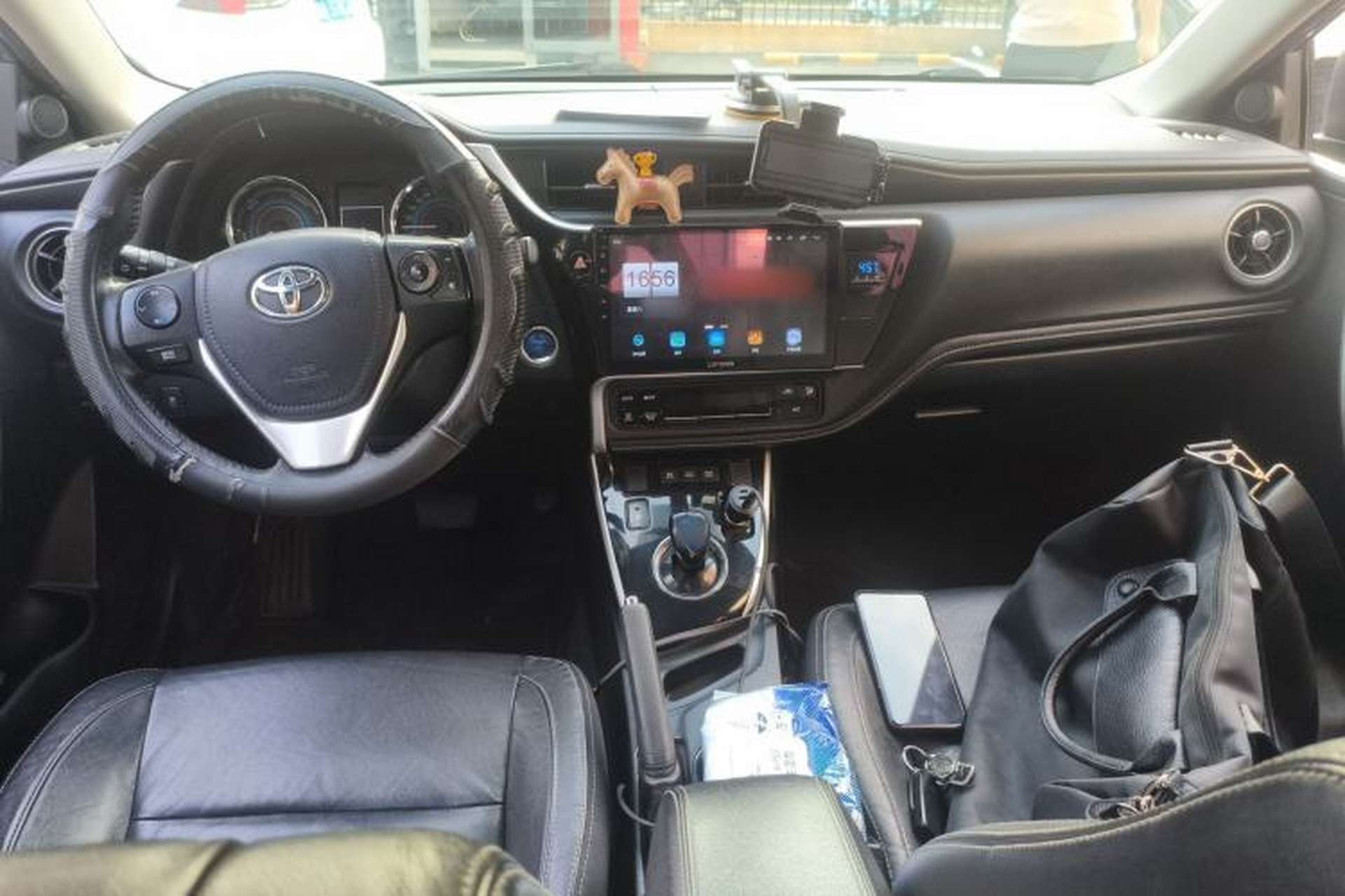 Used Toyota Corolla 2017 Revised Dual-Engine 1.8L E-CVT Elite Edition Center Console