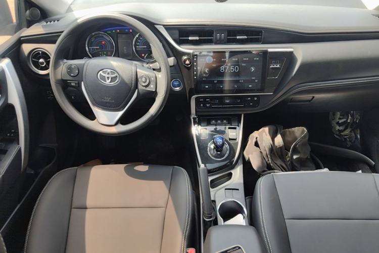Used Toyota Corolla 2017 Revised Dual-Engine 1.8L E-CVT Leading Edition Center Console