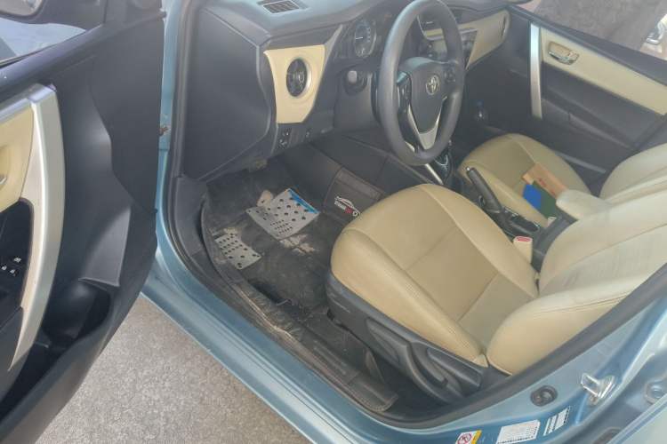 Used Toyota Corolla 2017 Revised Dual-Engine 1.8L E-CVT Leading Edition Driver Seat