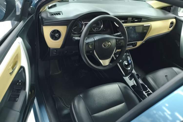 Used Toyota Corolla 2017 Revised Dual-Engine 1.8L E-CVT Leading Edition Driver Seat