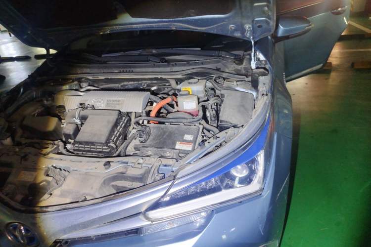 Used Toyota Corolla 2017 Revised Dual-Engine 1.8L E-CVT Elite Edition Engine Bay Left
