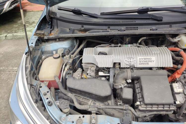 Used Toyota Corolla 2017 Revised Dual-Engine 1.8L E-CVT Elite Edition Engine Bay Right