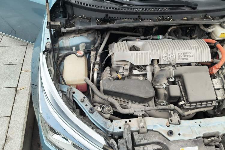 Used Toyota Corolla 2017 Revised Dual-Engine 1.8L E-CVT Elite Edition Engine Bay Right