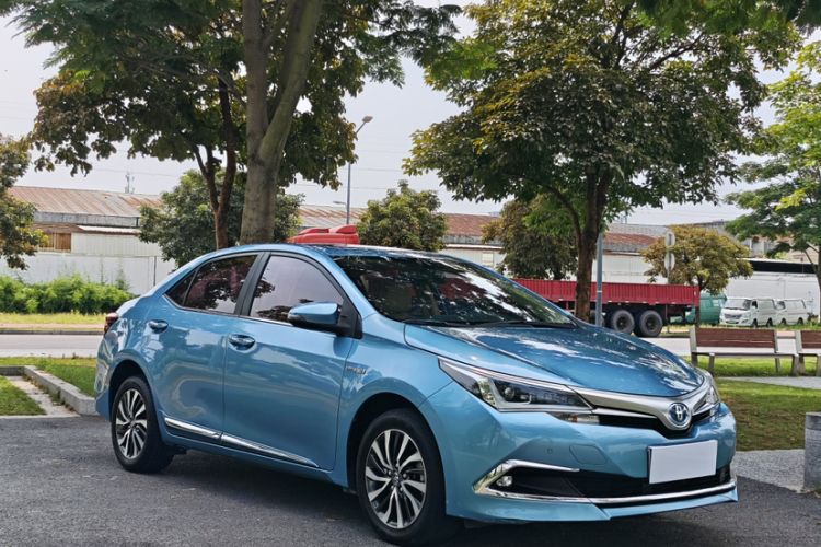 Used Toyota Corolla 2017 Revised Dual-Engine 1.8L E-CVT Elite Edition Exterior 4