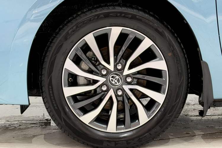 Used Toyota Corolla 2017 Revised Dual-Engine 1.8L E-CVT Elite Edition Exterior 7