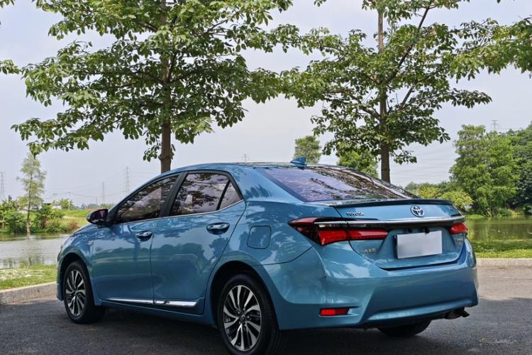 Used Toyota Corolla 2017 Revised Dual-Engine 1.8L E-CVT Elite Edition Exterior 9