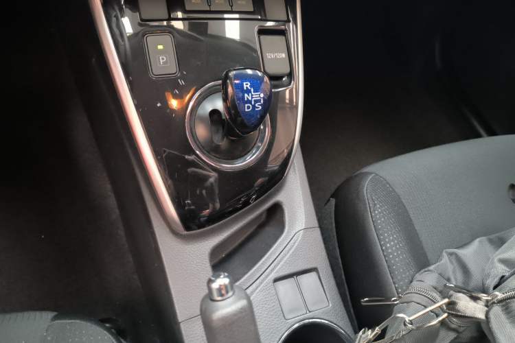 Used Toyota Corolla 2017 Revised Dual-Engine 1.8L E-CVT Leading Edition Gear Lever