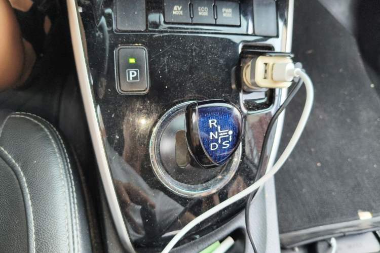 Used Toyota Corolla 2017 Revised Dual-Engine 1.8L E-CVT Elite Edition Gear Lever