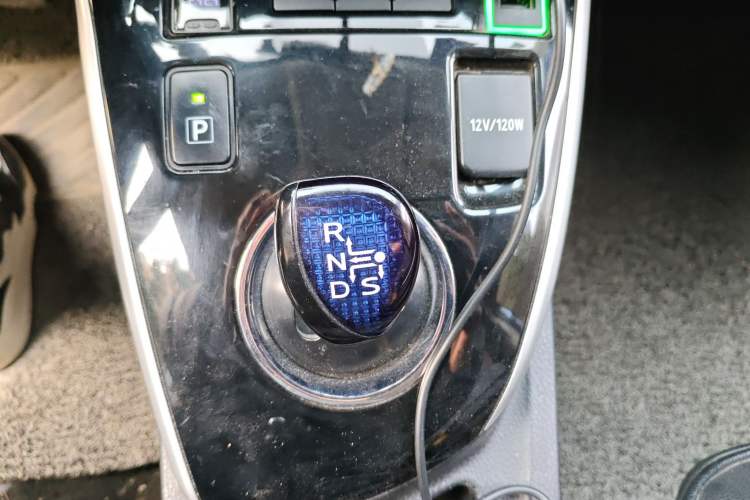 Used Toyota Corolla 2017 Revised Dual-Engine 1.8L E-CVT Leading Edition Gear Lever