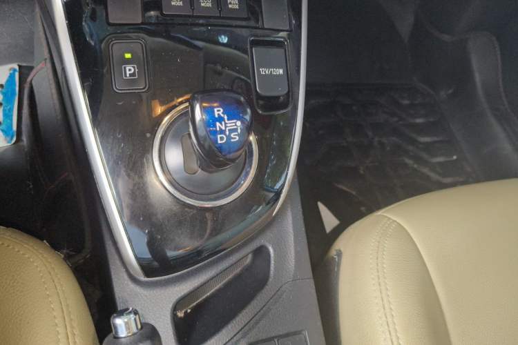 Used Toyota Corolla 2017 Revised Dual-Engine 1.8L E-CVT Leading Edition Gear Lever