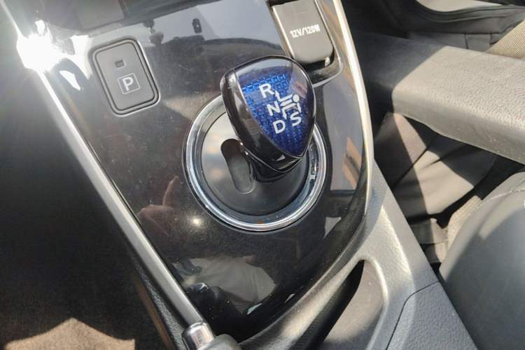 Used Toyota Corolla 2017 Revised Dual-Engine 1.8L E-CVT Leading Edition Gear Lever