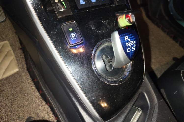 Used Toyota Corolla 2017 Revised Dual-Engine 1.8L E-CVT Elite Edition Gear Lever