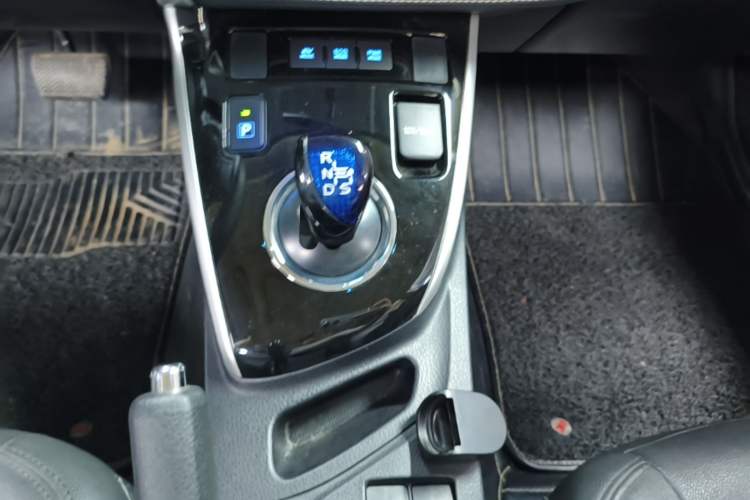 Used Toyota Corolla 2017 Revised Dual-Engine 1.8L E-CVT Leading Edition Gear Lever