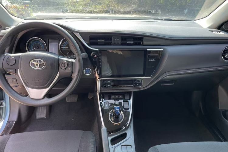 Used Toyota Corolla 2017 Revised Dual-Engine 1.8L E-CVT Leading Edition Interior 1