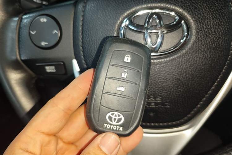 Used Toyota Corolla 2017 Revised Dual-Engine 1.8L E-CVT Elite Edition Interior 1