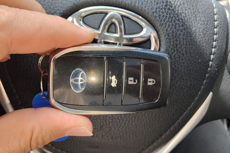 Used Toyota Corolla 2017 Revised Dual-Engine 1.8L E-CVT Leading Edition Interior 1