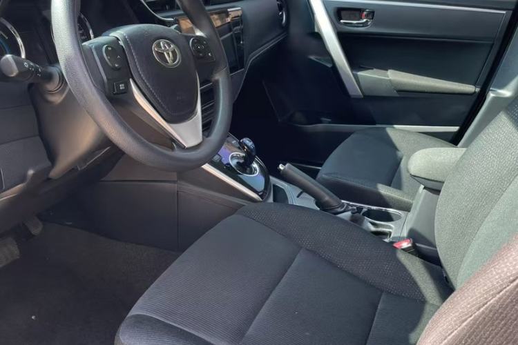 Used Toyota Corolla 2017 Revised Dual-Engine 1.8L E-CVT Leading Edition Interior 2