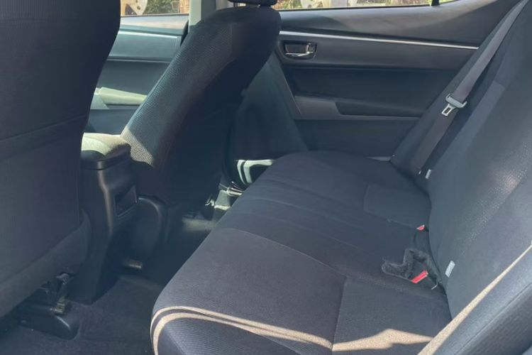 Used Toyota Corolla 2017 Revised Dual-Engine 1.8L E-CVT Leading Edition Interior 3