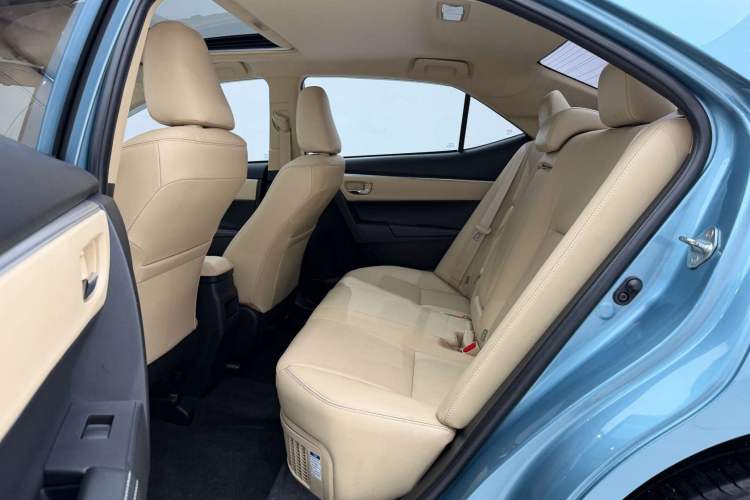 Used Toyota Corolla 2017 Revised Dual-Engine 1.8L E-CVT Elite Edition Interior 3
