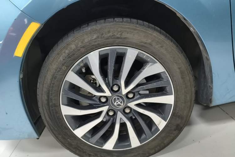 Used Toyota Corolla 2017 Revised Dual-Engine 1.8L E-CVT Leading Edition Left Front Wheel Hub