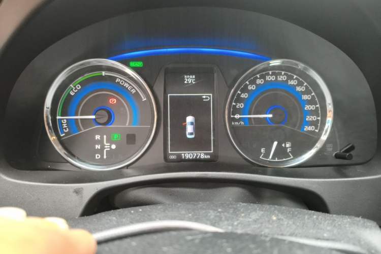 Used Toyota Corolla 2017 Revised Dual-Engine 1.8L E-CVT Leading Edition Odometer Close Up